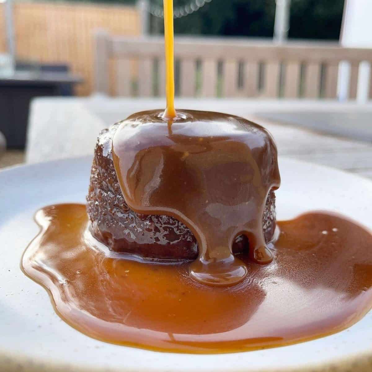 sticky toffee pudding sauce pour