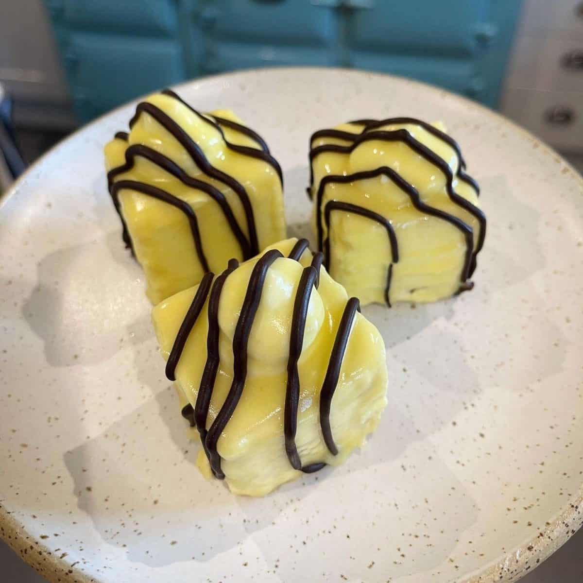 lemon fondant fancies