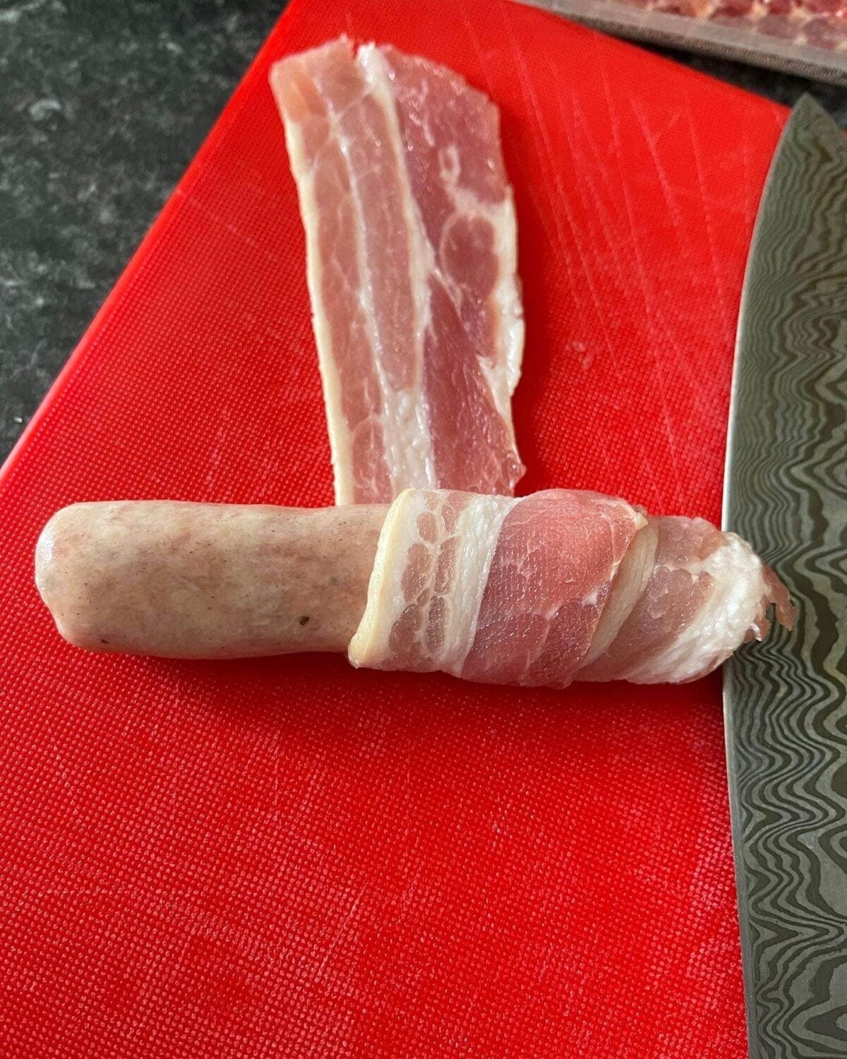 how to wrap sausages in bacon