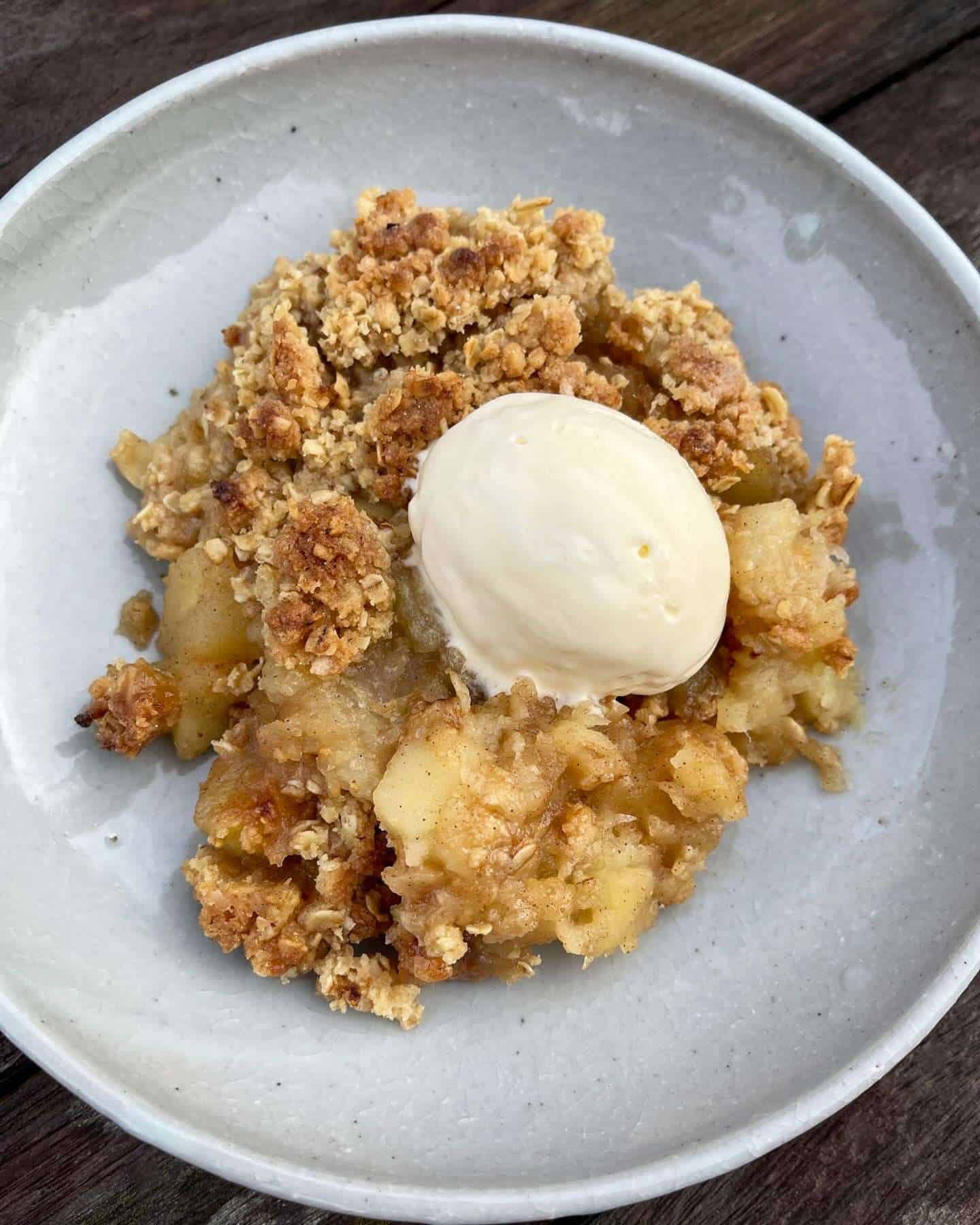 classic apple crumble