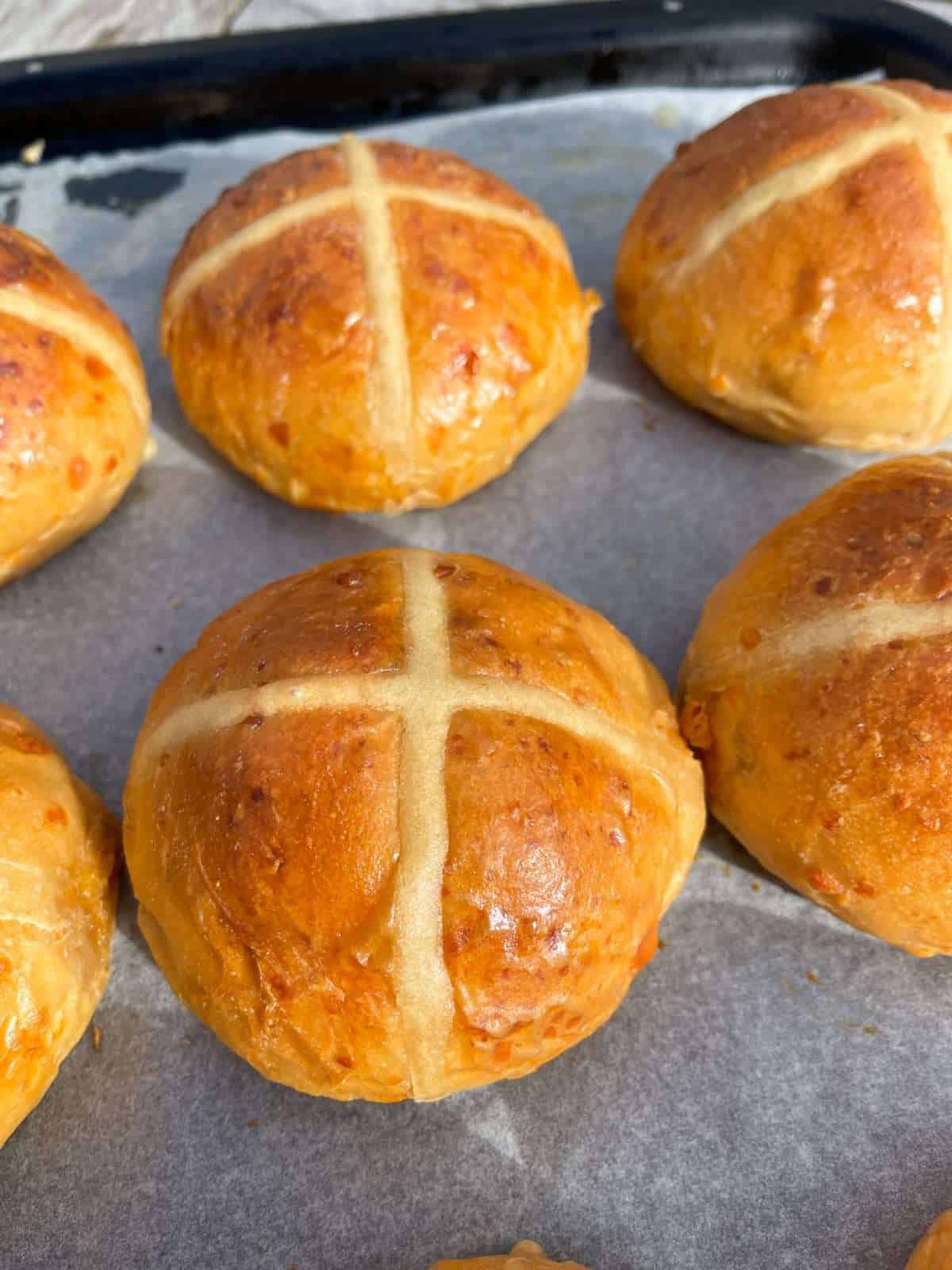 cheesy hot cross buns