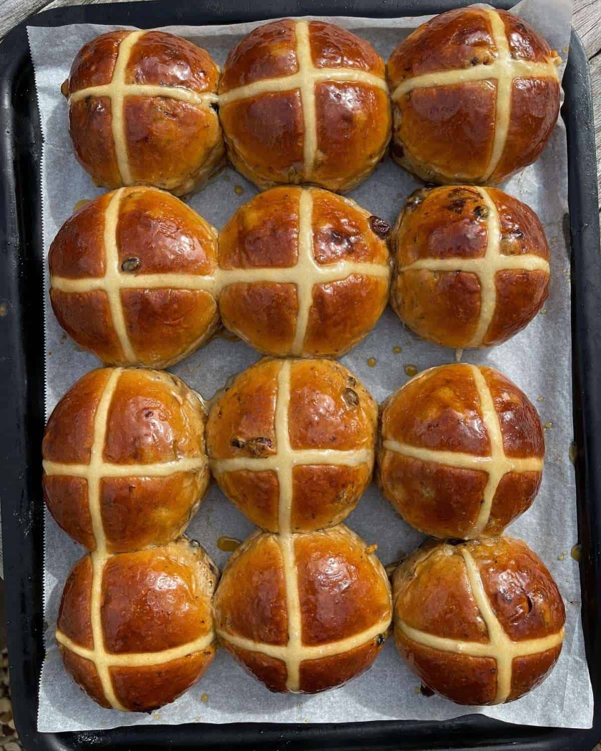 a dozen hot cross buns