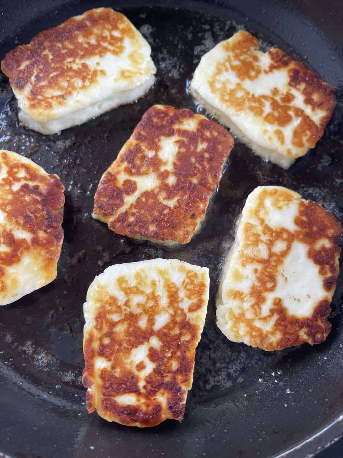 fried halloumi slices