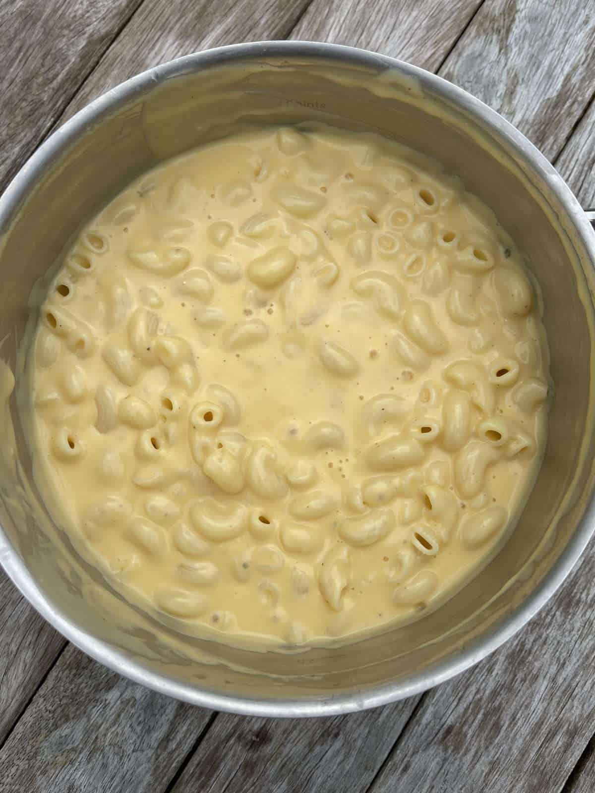 macaroni cheese in a pan