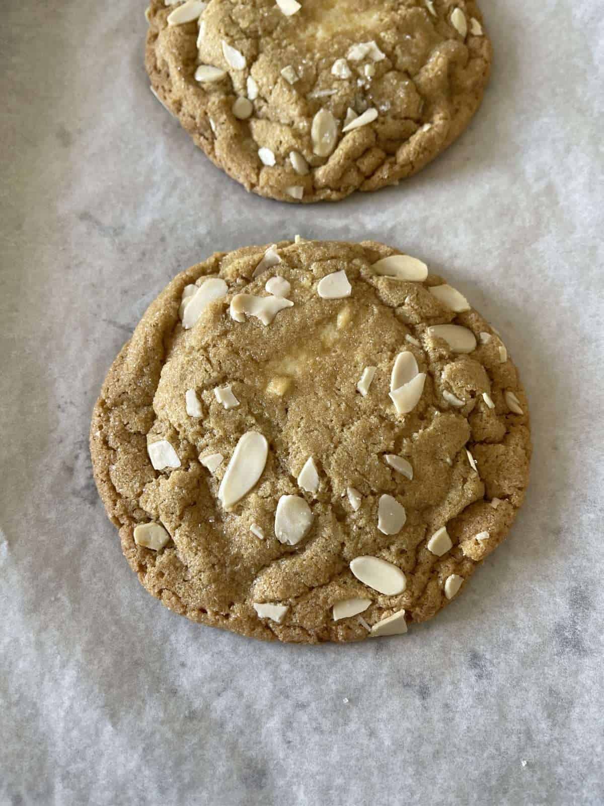 baked almond cookie