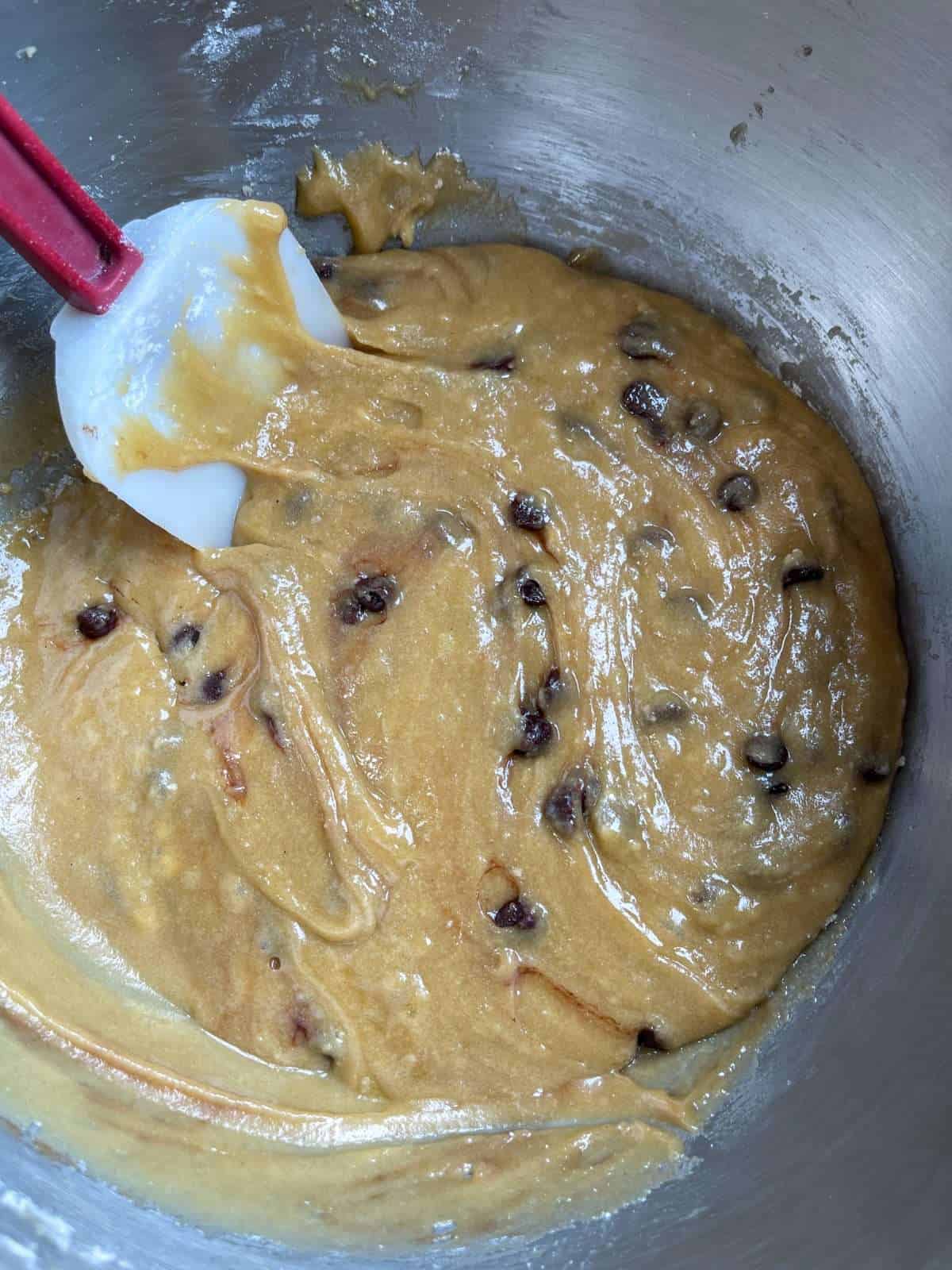 chocolate chip blondie batter