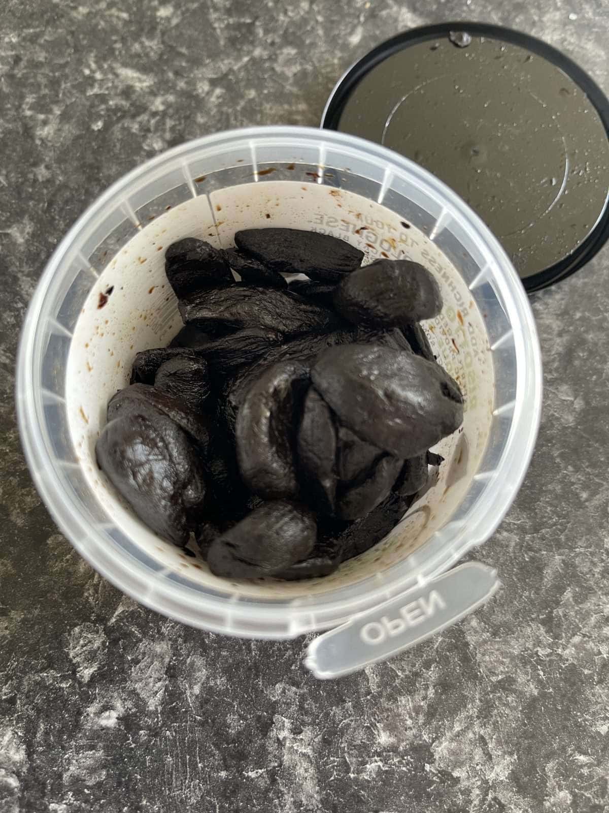 black garlic cloves
