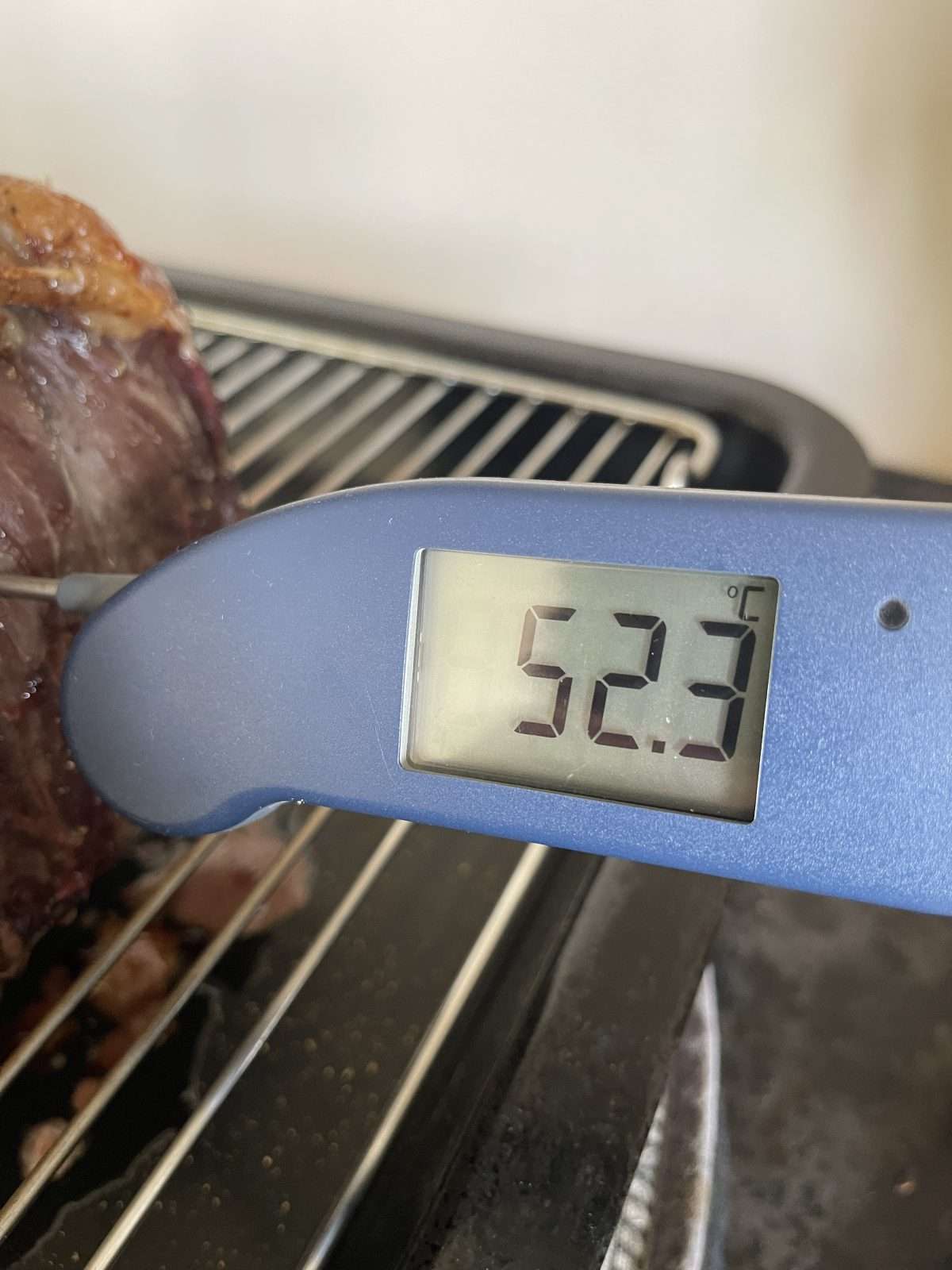 internal temperature for medium rare roast beef