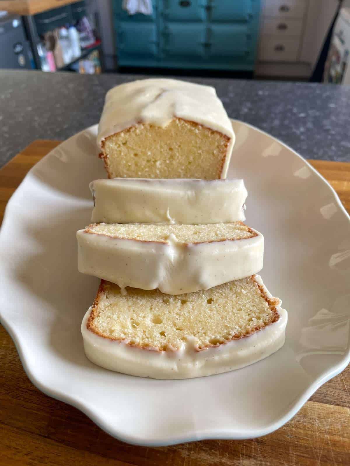 vanilla pound cake slices
