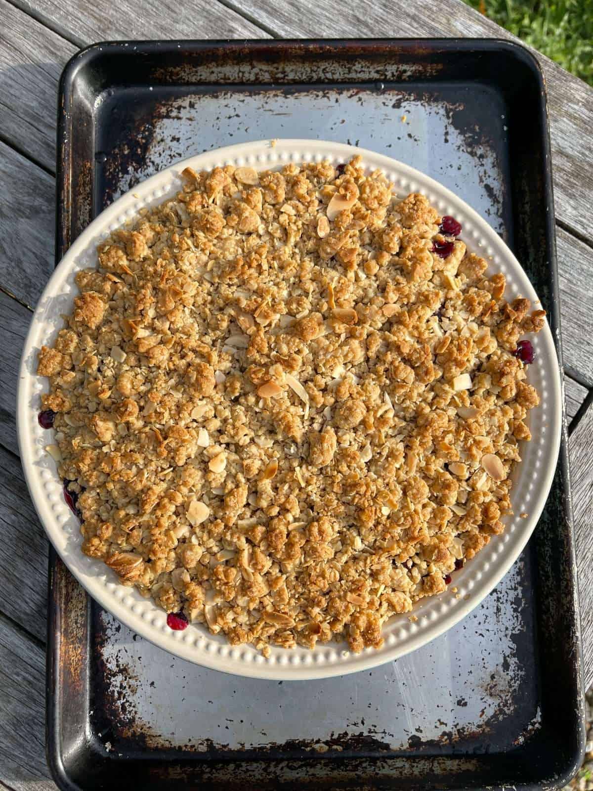 baked cherry bakewell crumble