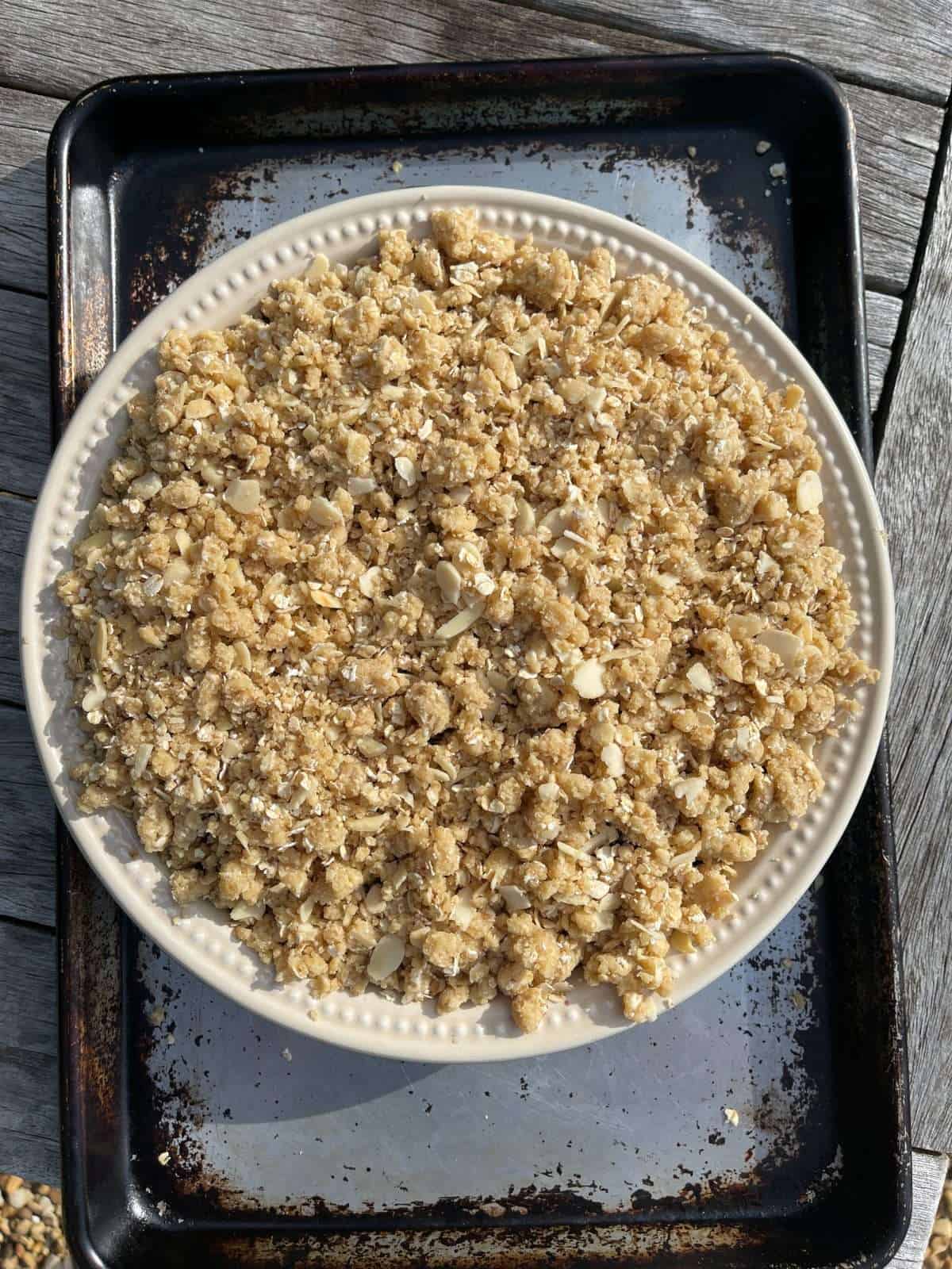 almond crumble topping