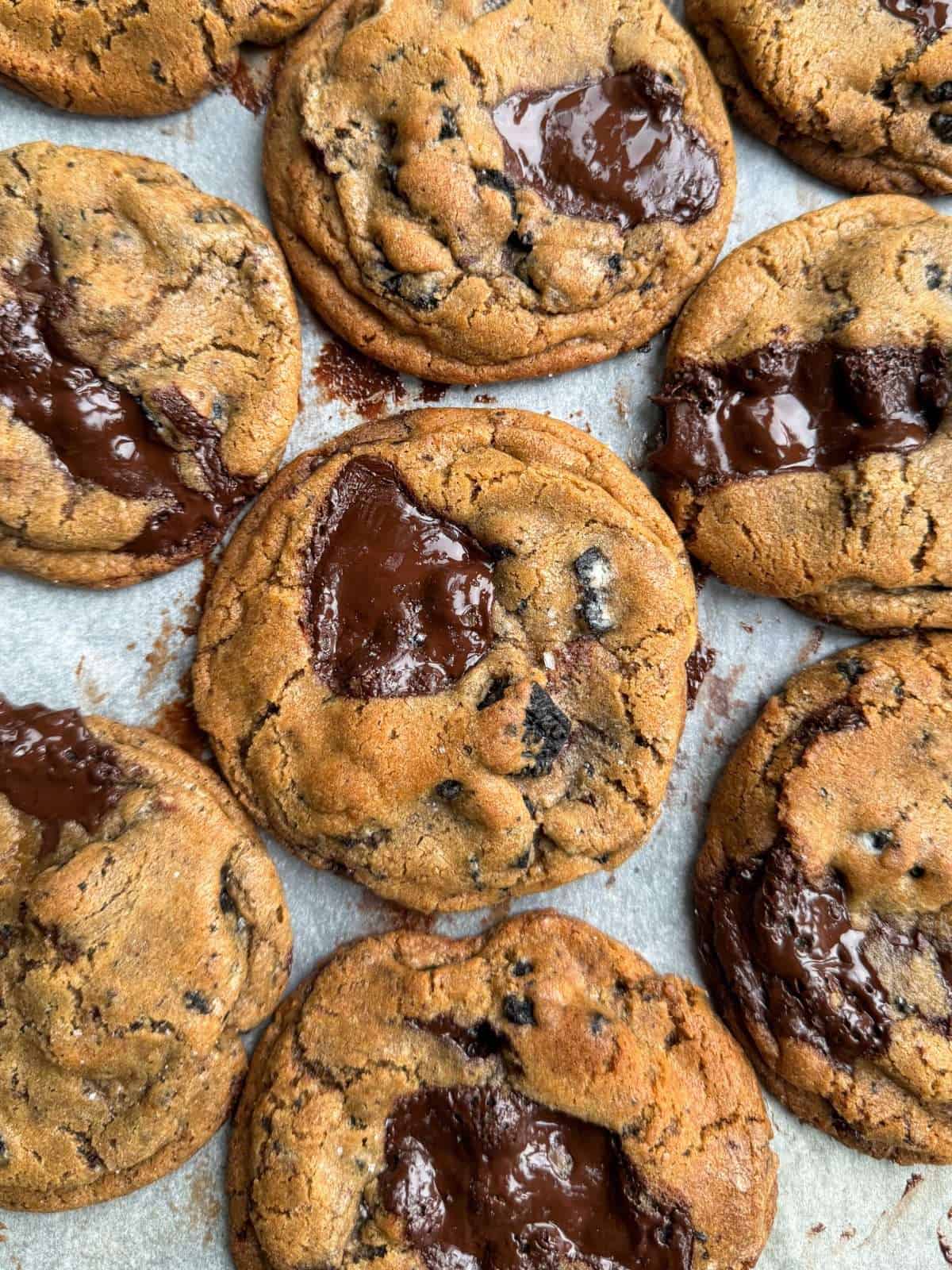 batch of oreo dark chocolate cookies