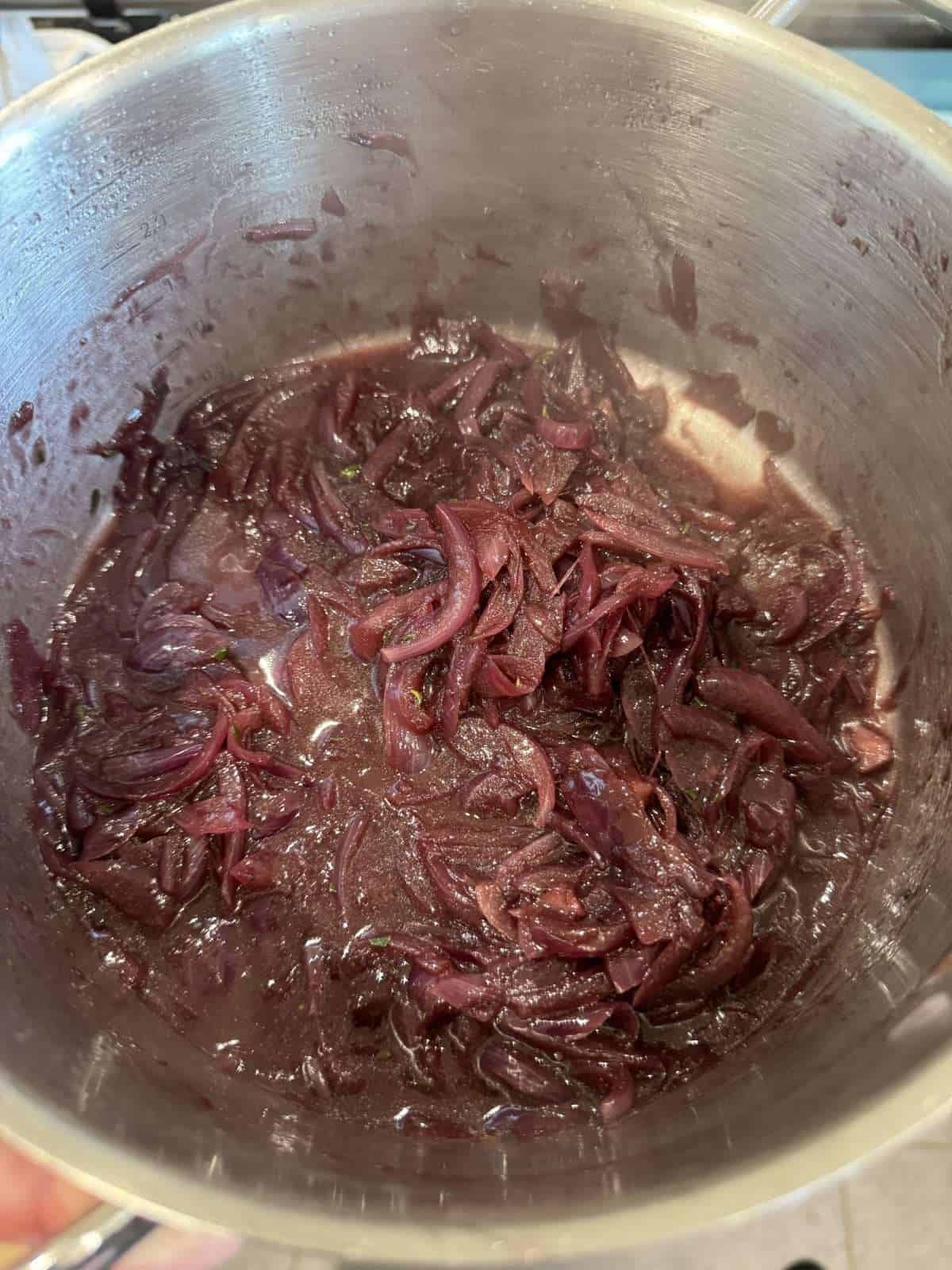 red wine gravy onions