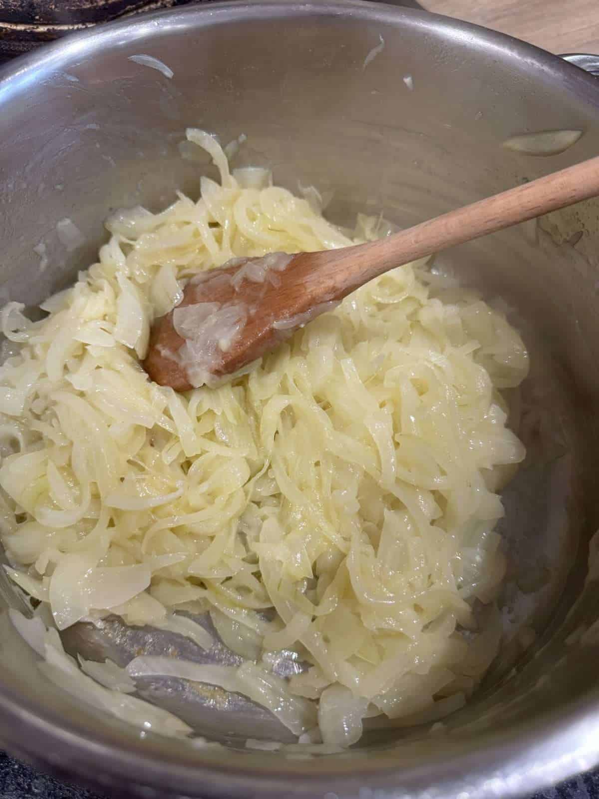 sliced onions