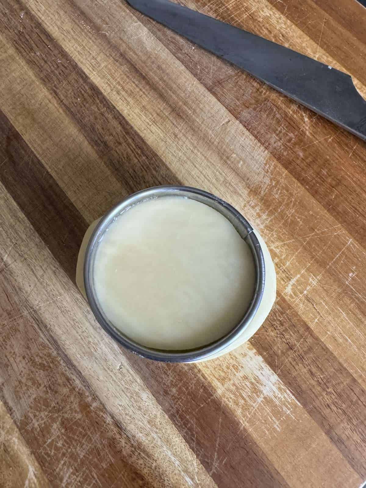 cutting fondant with cutter
