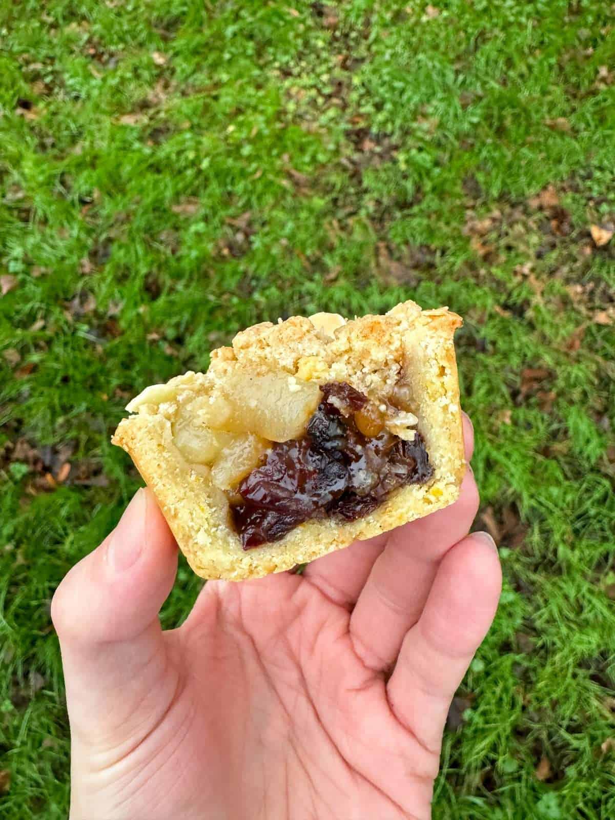 pear crumble mince pie close up