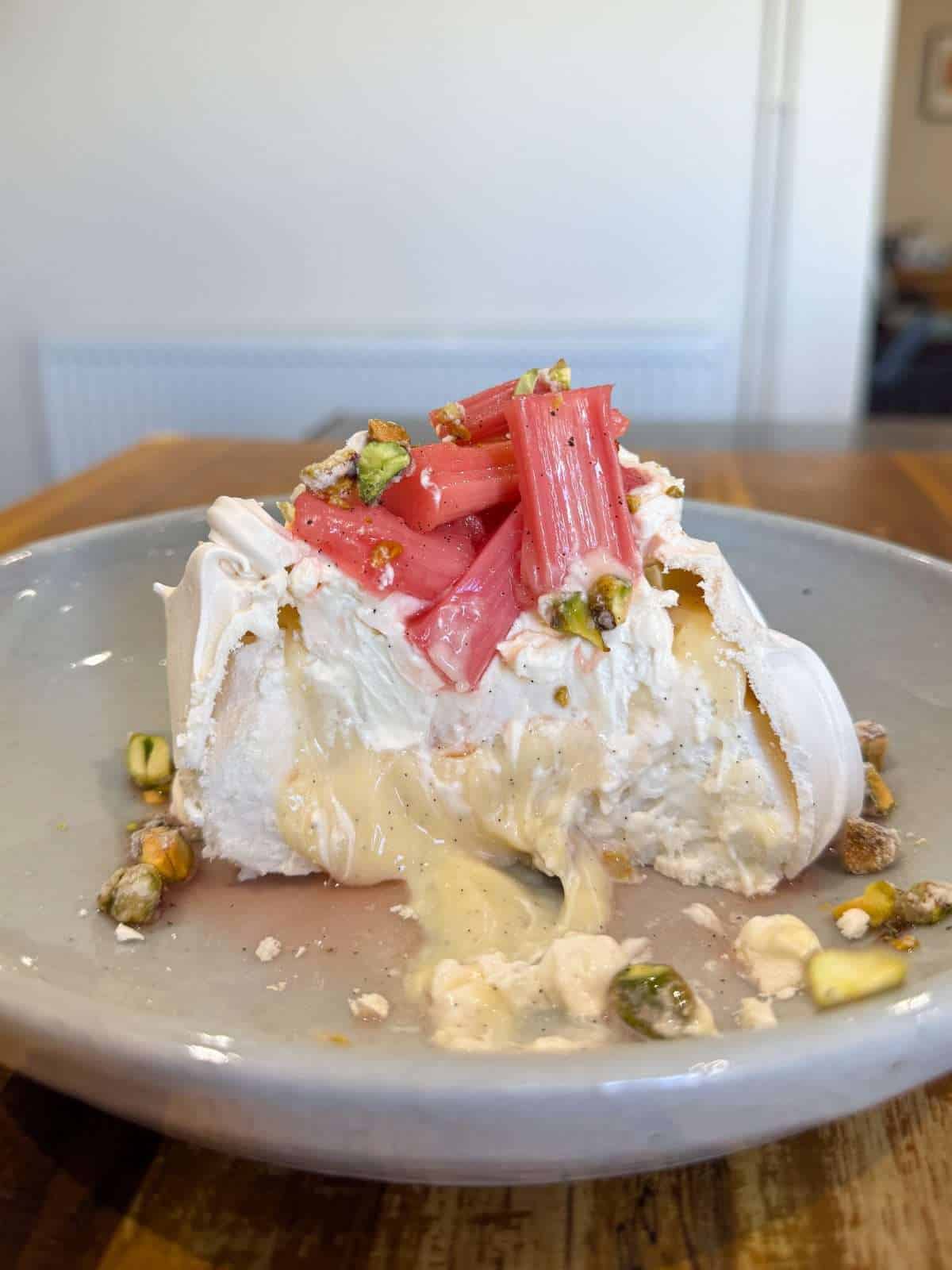 custard pavlova filling
