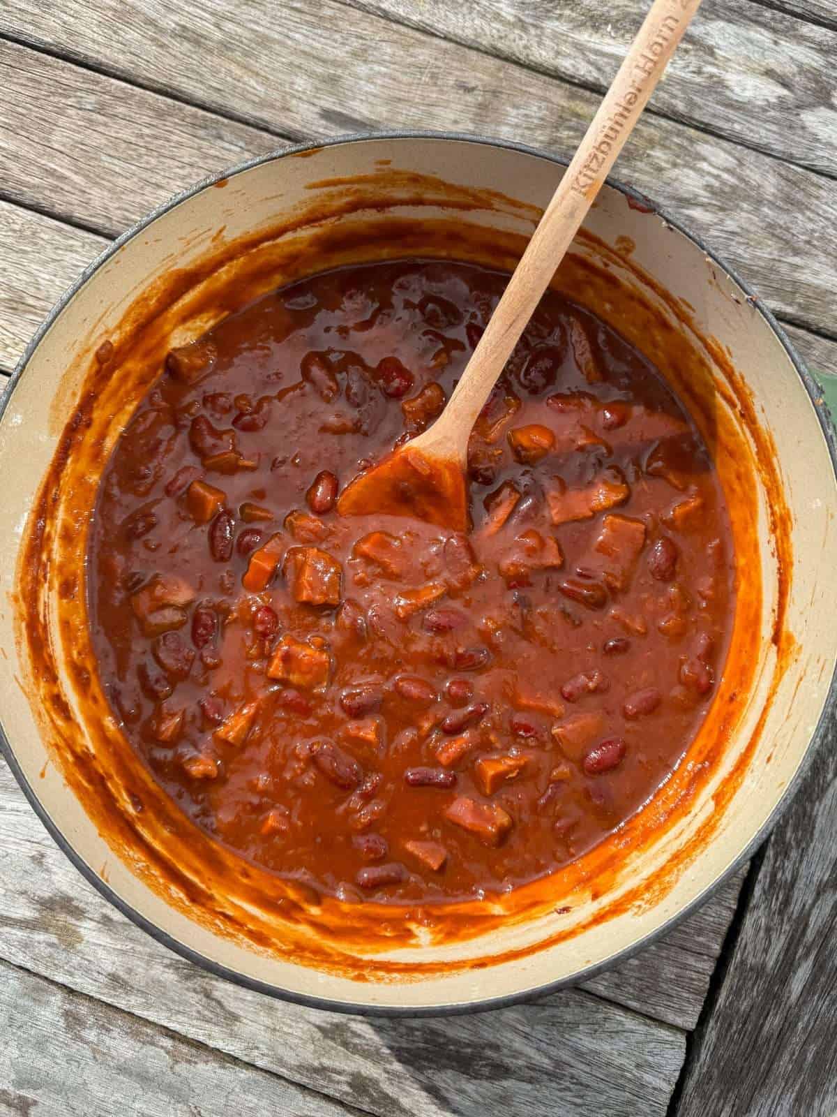 barbecue baked beans in a pan