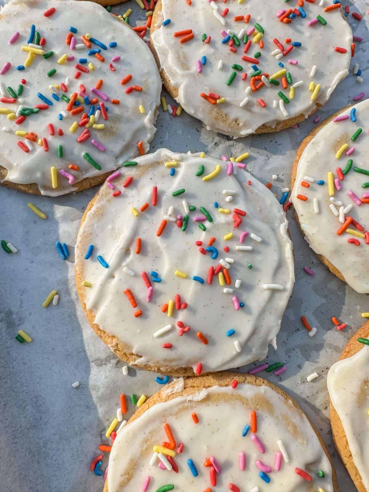 brown butter vanilla cookies with glaze & sprinkles
