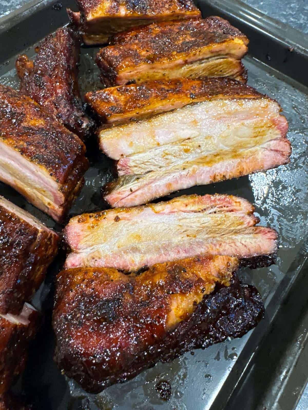 sliced spare ribs with smoke ring