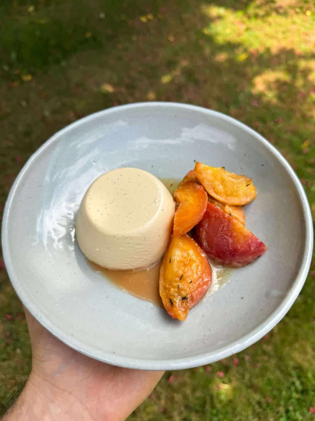burnt honey almond panna cotta with peaches