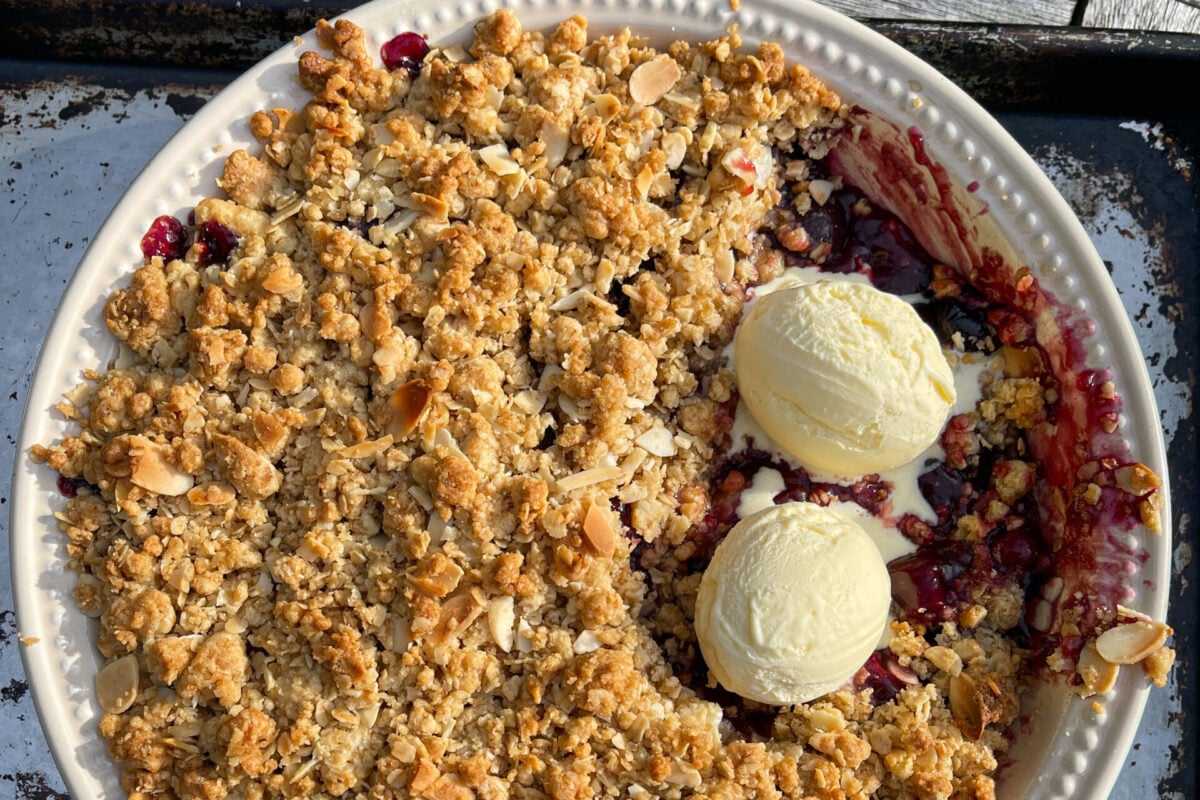 cherry bakewell crumble