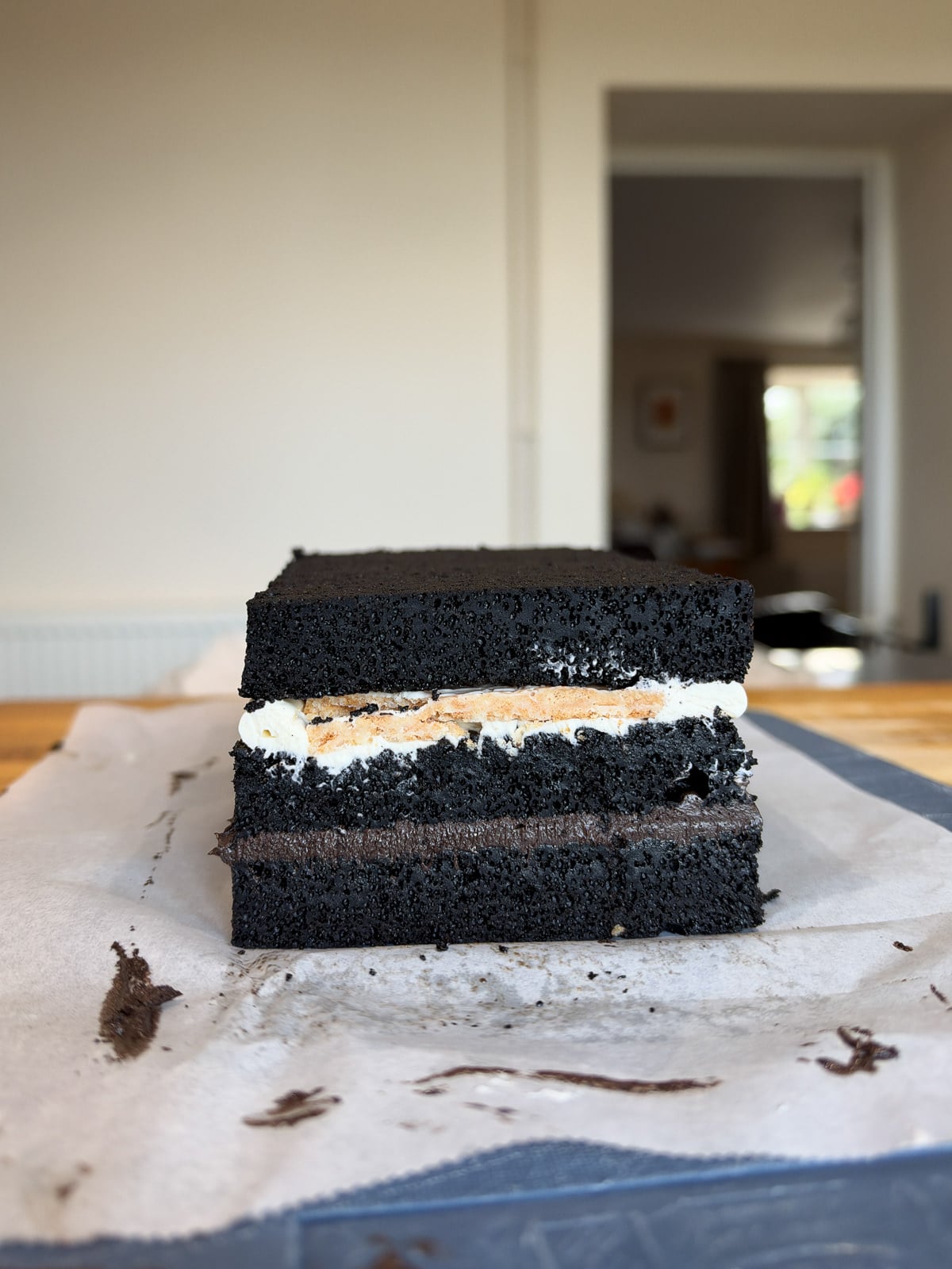 feuilletine chocolate cake