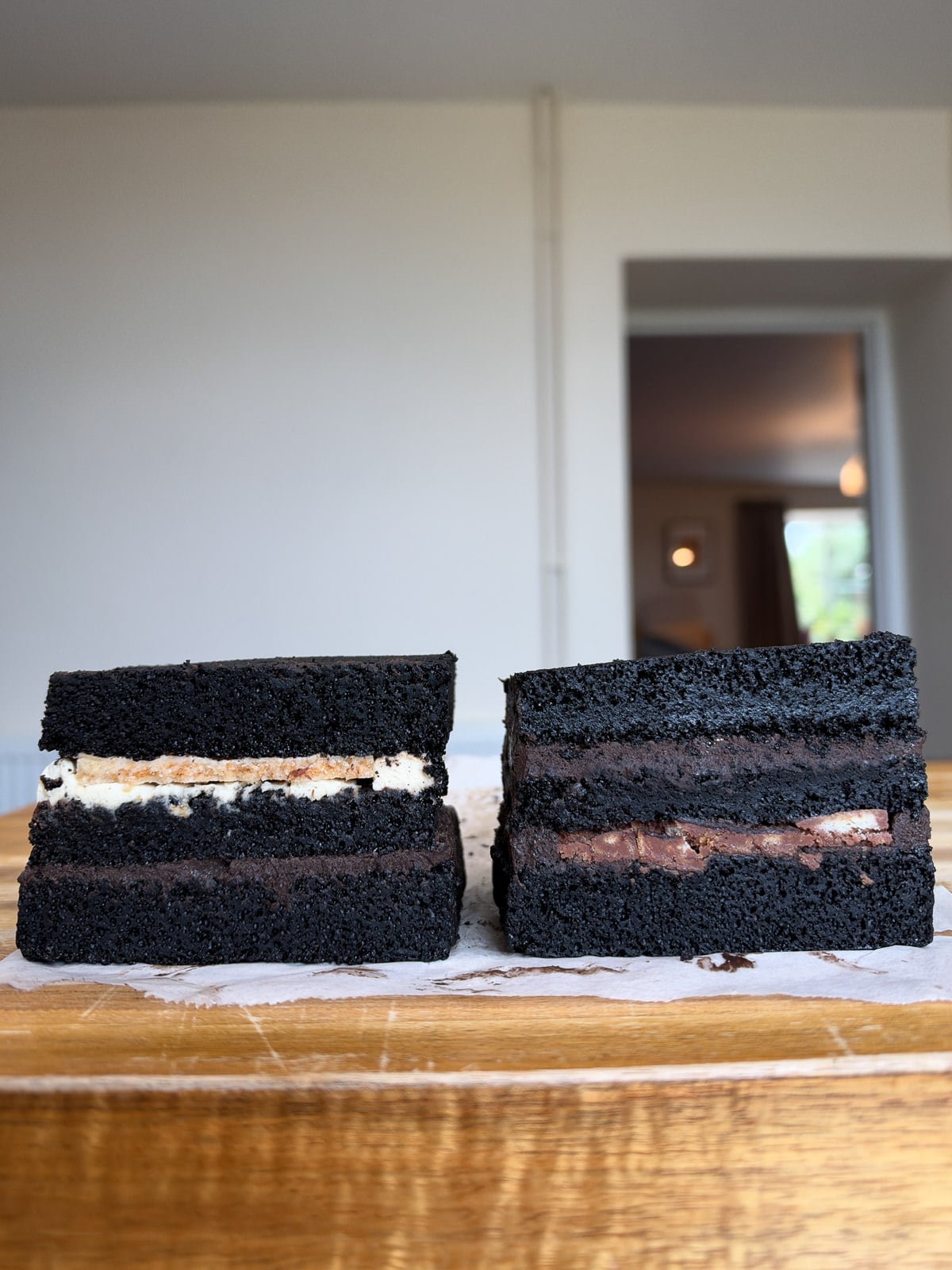 frosting layers chocolate cake