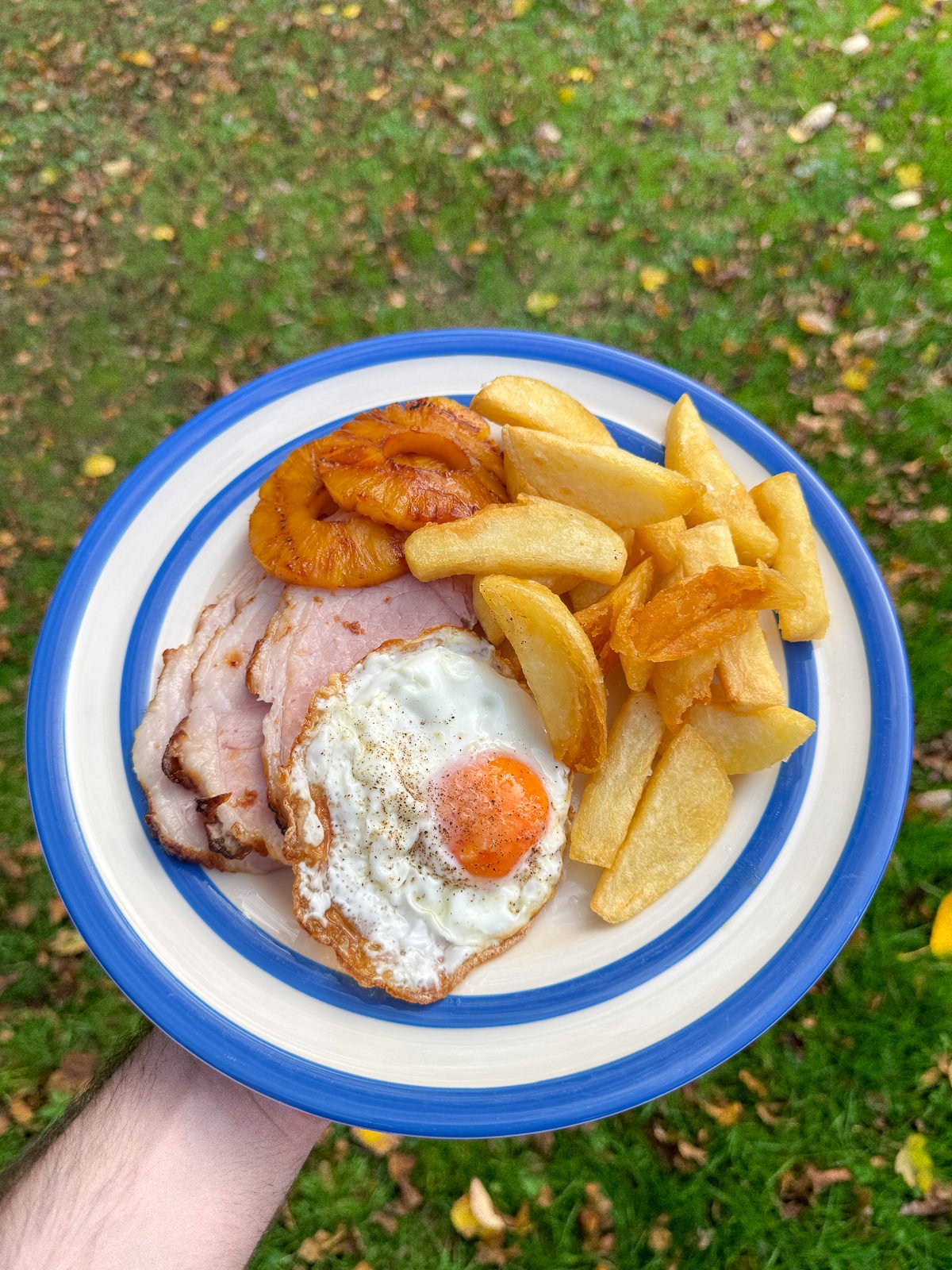 ham egg & chips with grilled pineapple