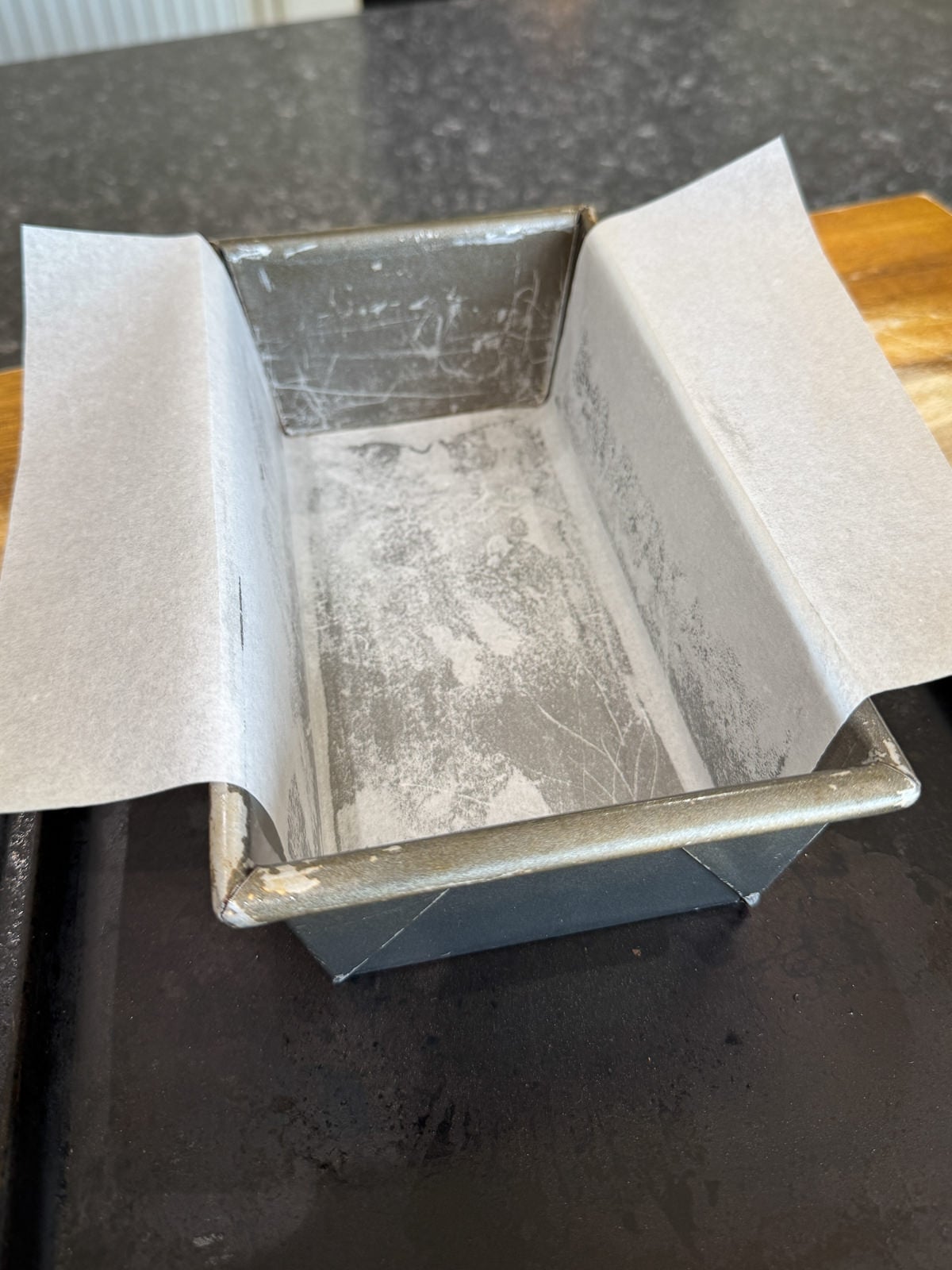 best way to line a loaf tin for cake