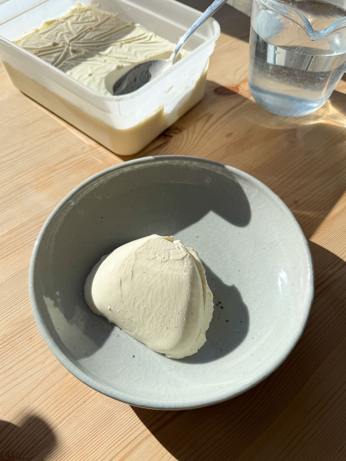 how to scoop panna cotta with a spoon