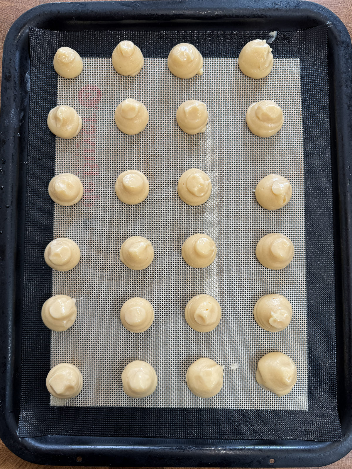how to pipe profiteroles