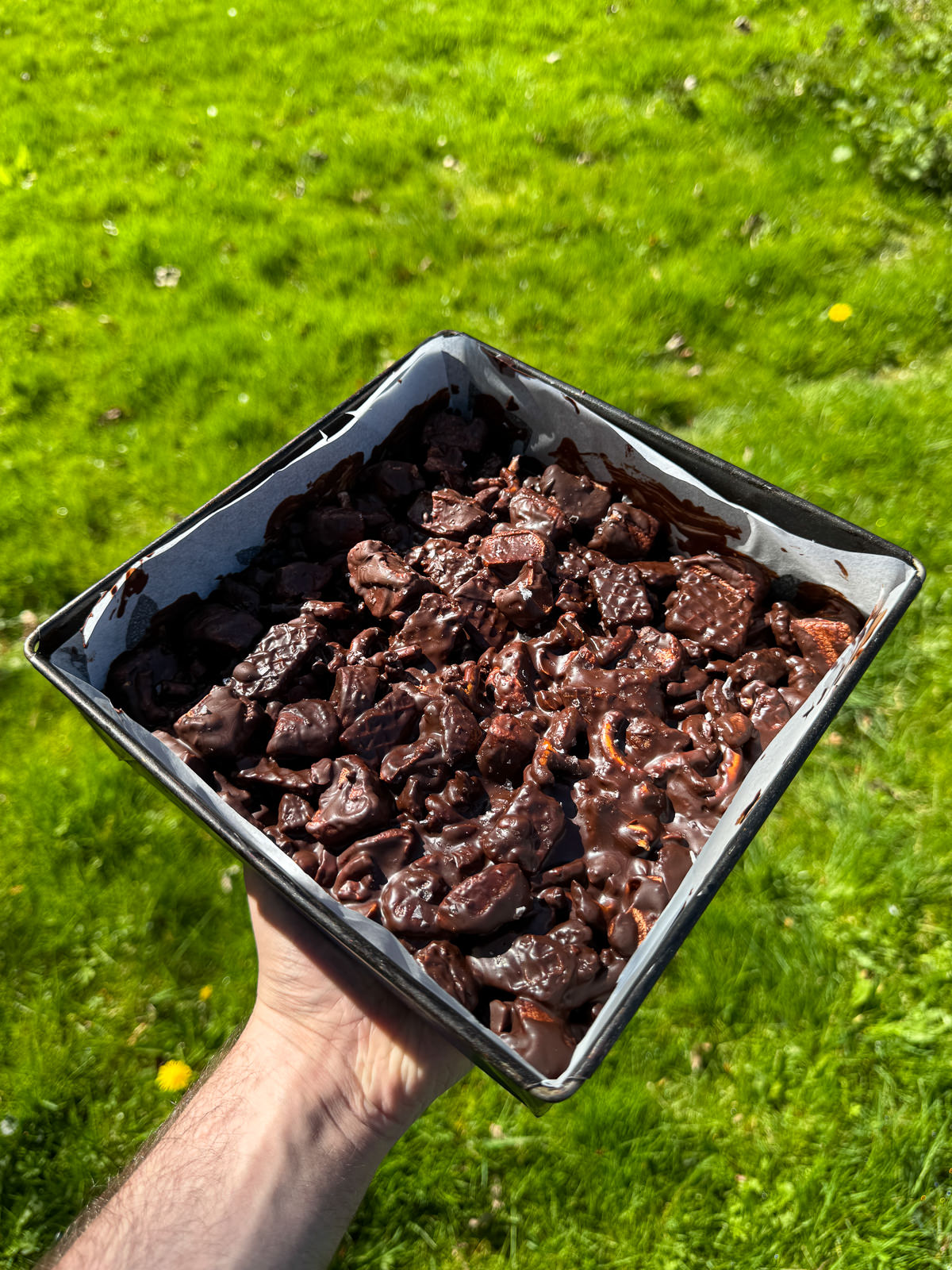 set rocky road in square tin