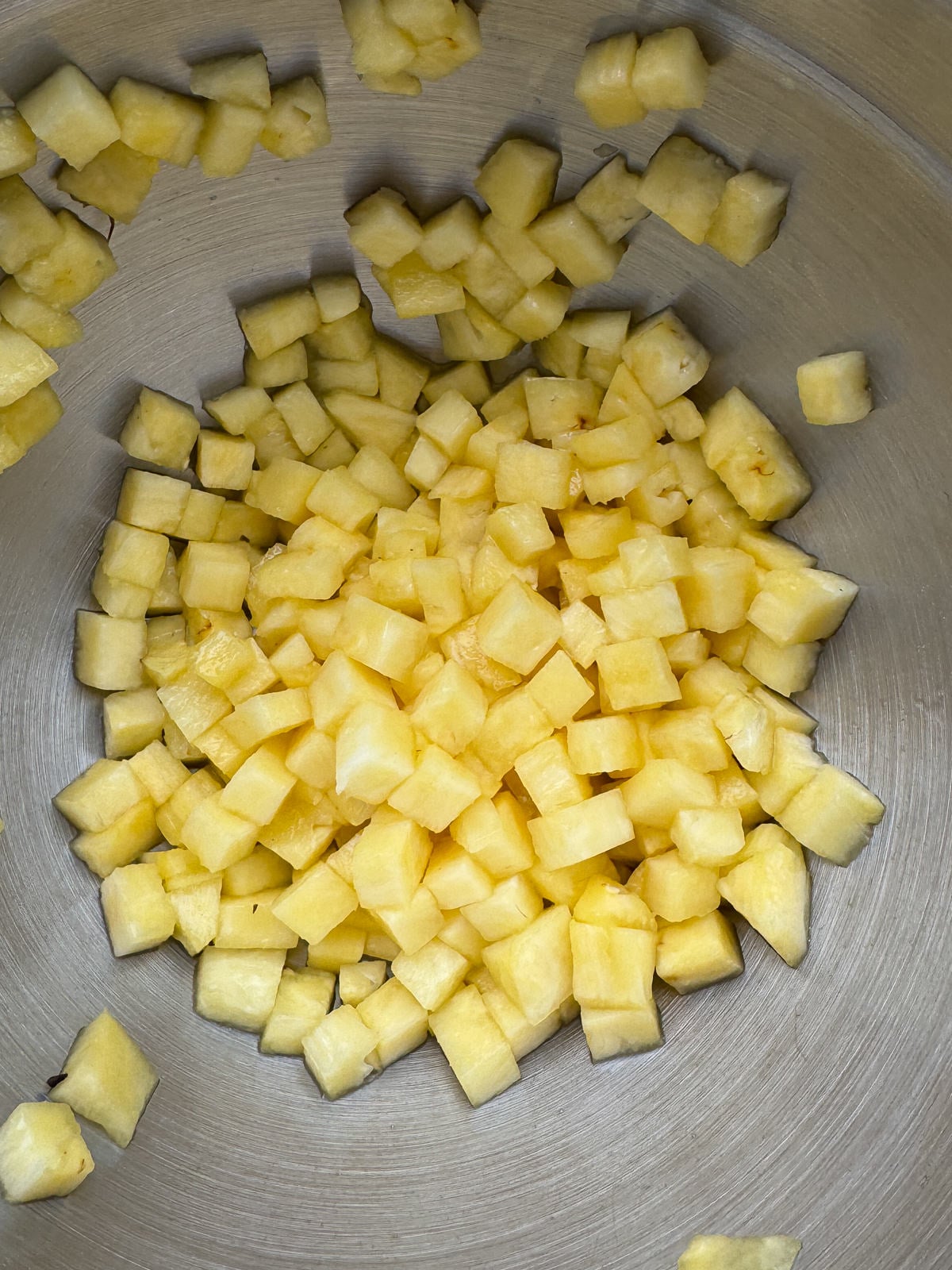 size to dice pineapple for salsa