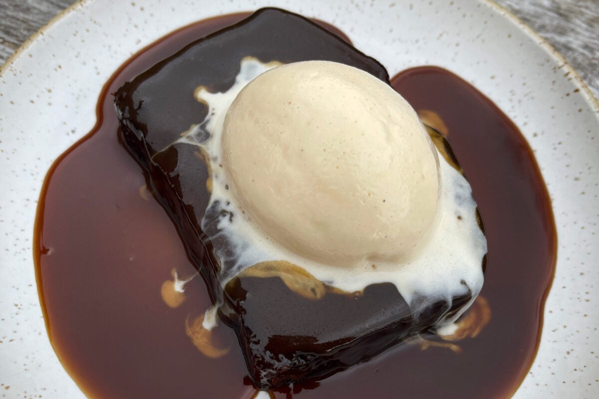 sticky toffee gingerbread cake