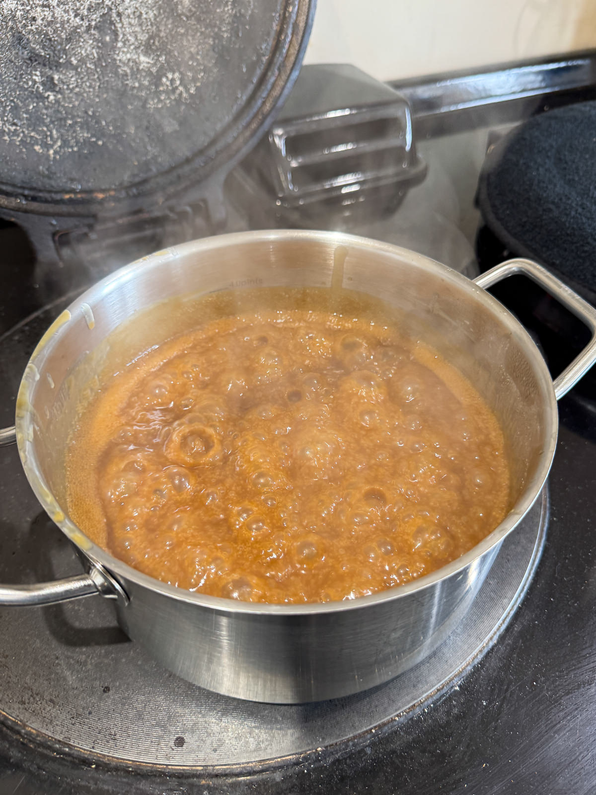 boiling toffee sauce on stove