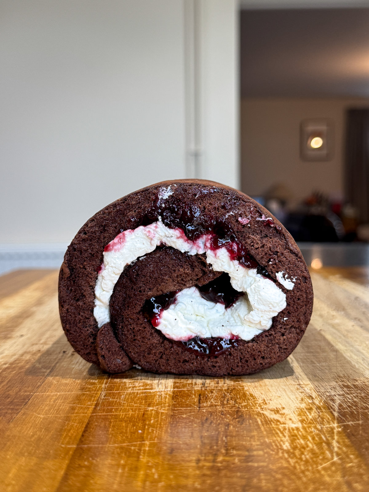 Swiss roll layers jam & cream