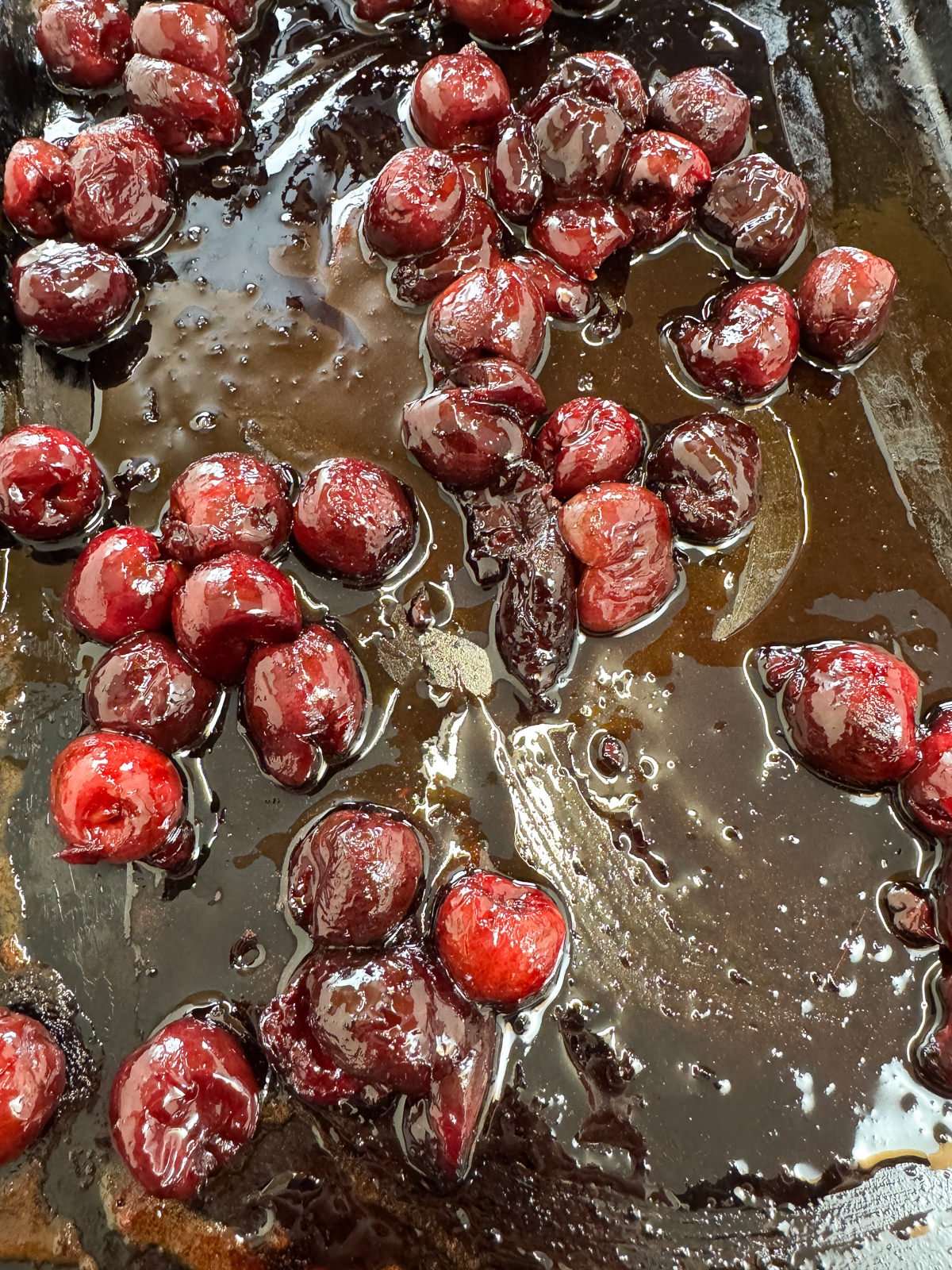 balsamic roasted sweet cherries