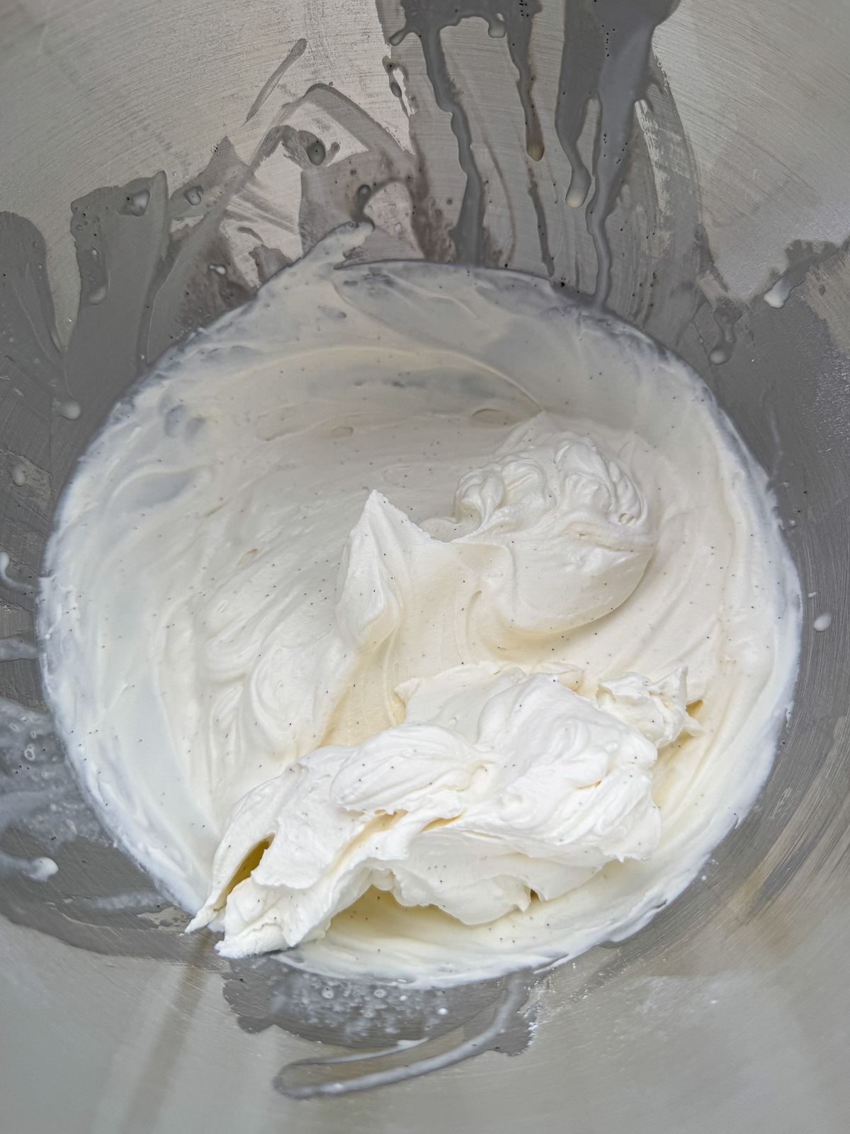 vanilla mascarpone whipped cream